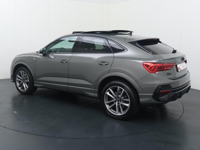 Audi Q3 Sportback 45 TFSI e S Edition | 245 PK | SoH 94% | Adaptive Cruise Control | Achteruitrijcamera | Panoramadak | Volleder | Dodehoek detectie | Climate control | Elektrische achterklep | Navigatiesysteem | Sfeerverlichting | Stoelverwarming | Apple Carplay / Android Auto |