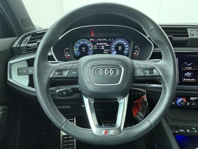 Audi Q3 Sportback 45 TFSI e S Edition | 245 PK | SoH 94% | Adaptive Cruise Control | Achteruitrijcamera | Panoramadak | Volleder | Dodehoek detectie | Climate control | Elektrische achterklep | Navigatiesysteem | Sfeerverlichting | Stoelverwarming | Apple Carplay / Android Auto |