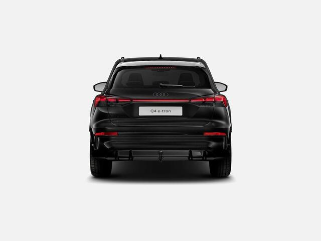 Audi Q4 S edition performance 82 kWh 286 PK · Glazen panoramadak · Trekhaak elek. wegklapbaar · Optiekpakket zwart