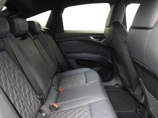 Audi Q4 Sportback e-tron 40 S Line 77 kWh 204pk | Adaptive Cruise | Valcona Lederen Sportstoelen Verwarmd | 20"L.M | Apple Carplay | Keyless | Blis | Camera | Virtual | Navigatie | DAB |