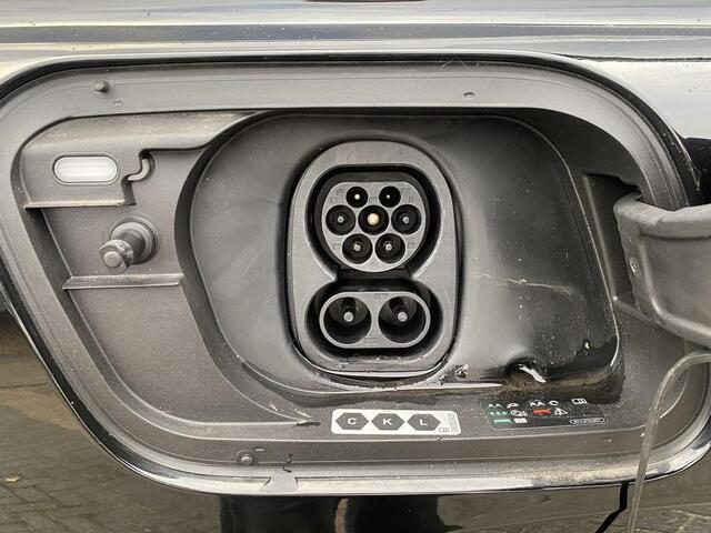 Audi Q4 Sportback e-tron 50 quattro 77 kWh S LINE in- exterieur | HEAD UP DISPLAY | ELECTR. STOELEN+GEHEUGEN | PANORAMADAK RIJKLAARPRIJS INCL. 12MND BOVAG | DEALER ONDERHOUDEN