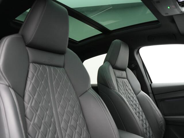 Audi Q4 Sportback e-tron 50 quattro S Line 77 kWh 300pk Dealer O.H. | Trekhaak Af Fabriek | Panodak | Adaptive Cruise | Head Up | Camera | Matrix LED | Lederen Sportstoelen Verwarmd | Sfeerverlichting | Apple Carplay | Keyless | Blis | 20"L.M | Navigatie |