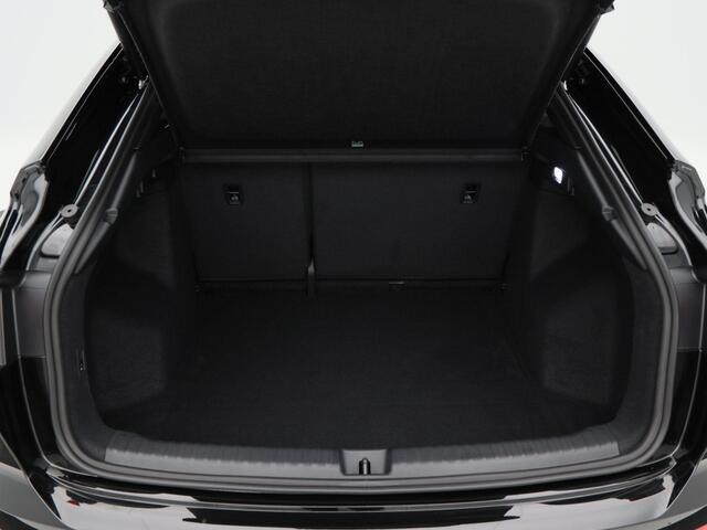 Audi Q4 Sportback e-tron 45 quattro S Edition Competition 82 kWh | Privacy glas | Trekhaak | 20 inch | Verwarmd stuurwiel | Matrix Led |