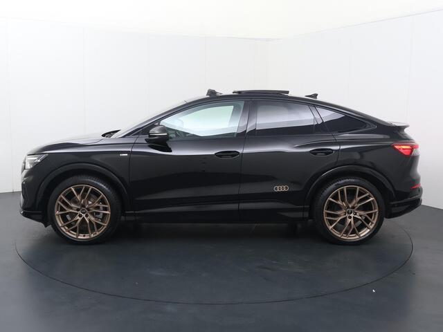 Audi Q4 Sportback e-tron 45 quattro S Edition 82 kWh | 286 PK | SoH 100% | Trekhaak | Panoramadak | Warmtepomp | Head-up display | S line | Fabrieksgarantie tot 02/2030 of 100.000km |