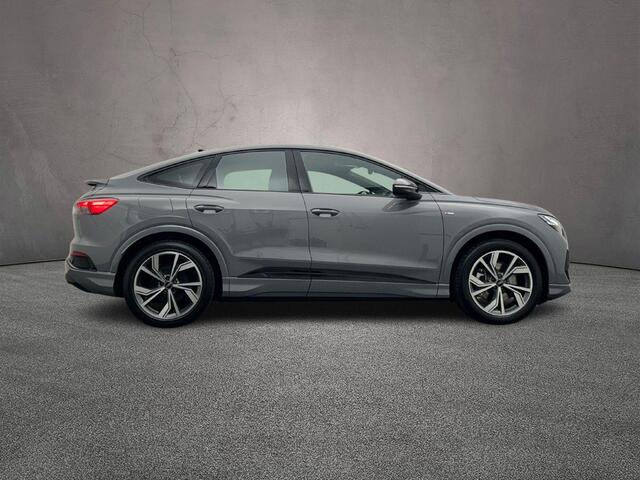 Audi Q4 Sportback e-tron 45 S Edition 82 kWh | 20-Inch | Trekhaak | Zwart-Optiek | Stoelverwarming | Matrix | Smartphone-Interface |