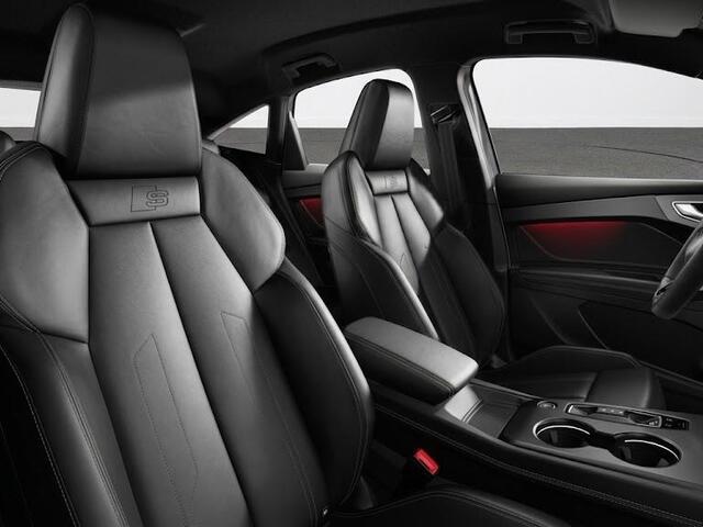 Audi Q4 Sportback e-tron S edition 63 kWh 204 pk | Techniekpakket plus | Optiekpakket zwart-glanzend | S line leder-kunstleder zwart |