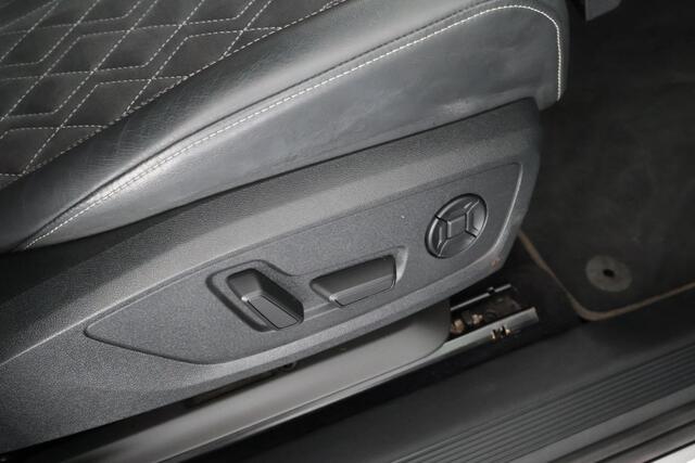 Audi Q4 Sportback e-tron 50 299pk quattro S edition 77 kWh Memory Stoelverwarming Navigatie 2x S-Line