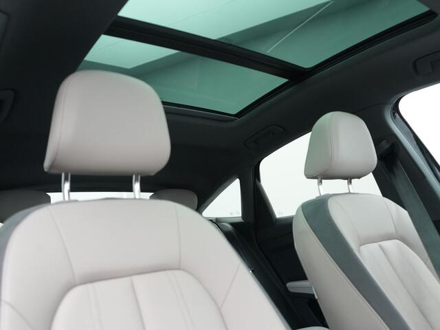 Audi Q4 Sportback e-tron 35 S Line 55 kWh 170pk Dealer O.H. | Panodak | Adaptive Cruise | Camera | Matrix LED | Lederen Comfortstoelen Verwarmd | Virtual Cockpit | Lane Assist | DAB | 21"L.M |
