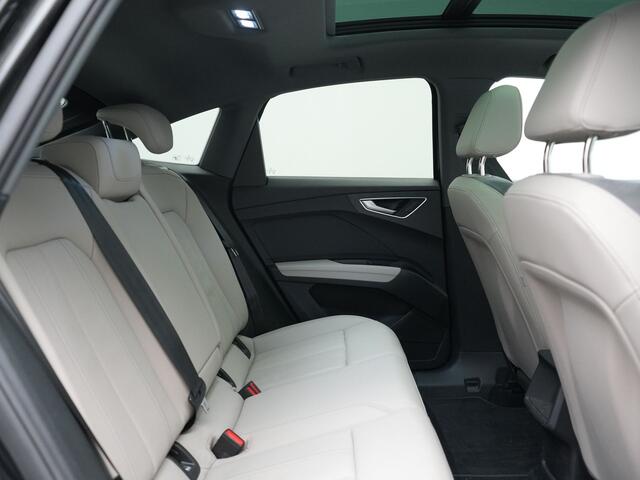 Audi Q4 Sportback e-tron 35 S Line 55 kWh 170pk Dealer O.H. | Panodak | Adaptive Cruise | Camera | Matrix LED | Lederen Comfortstoelen Verwarmd | Virtual Cockpit | Lane Assist | DAB | 21"L.M |