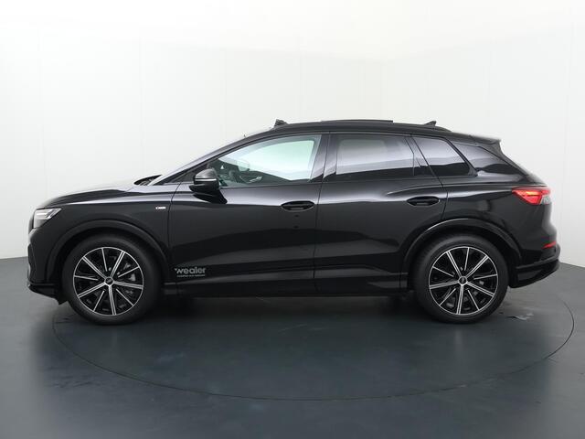 Audi Q4 e-tron 45 quattro S Edition 82 kWh Panoramadak | Privacy Glas | Zwart Optiekpakket Plus | Ambiente verlichting kleur | Achteruitrijcamera | Adaptive Cruise Controle | Trekhaak |