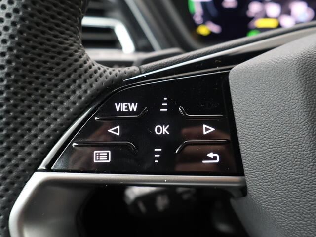 Audi Q4 e-tron 45 quattro S Edition 82 kWh Panoramadak | Privacy Glas | Zwart Optiekpakket Plus | Ambiente verlichting kleur | Achteruitrijcamera | Adaptive Cruise Controle | Trekhaak |