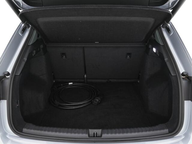 Audi Q4 e-tron 40 Launch-Edition Advanced-Plus 77 kWh [ 3-Fase ] (INCL-BTW) *HEATPUMP | ADAPT-CRUISE | MATRIX-LED | NAVI-FULLMAP | KEYLESS | CAMERA | DIGI-COCKPIT | TOWBAR | DAB | AMBIENT-LIGHT | SPORT-SEATS | 19''ALU*