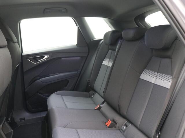 Audi Q4 e-tron 40 Launch edition Advanced Plus 77 kWh / 3-Fase Laden / Warmtepomp / 204PK / Trekhaak / 1000KG Trekgewicht / Matrix LED / HUD Display / Full Option / Allseason banden /