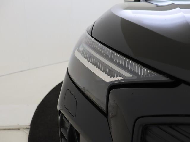 Audi Q4 e-tron 45 quattro S Edition 82 kWh | Achteruitrijcamera | LED Matrix | Stoelverwarming | Navigatie | Adaptieve cruise control | CarPlay | Elektrische achterklep |
