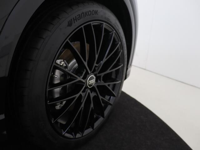 Audi Q4 e-tron 45 quattro S Edition 82 kWh | Achteruitrijcamera | LED Matrix | Stoelverwarming | Navigatie | Adaptieve cruise control | CarPlay | Elektrische achterklep |