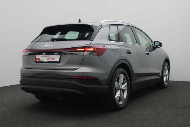 Audi Q4 e-tron 40 Launch edition 77 kWh 204 pk | Warmtepomp | Trekhaak | Demperregeling | Achteruitrijcamera | Stoelverwarming | Adaptive Cruise | Apple Carplay / Android Auto