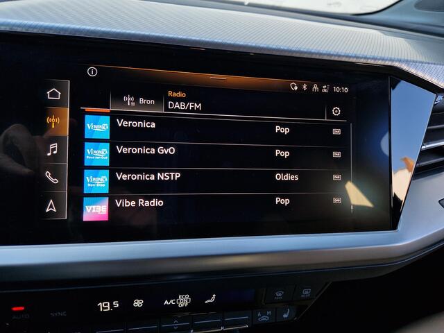 Audi Q4 e-tron 35 Launch edition Advanced 55 kWh | Stoelverwarming | Clima | Draadloos Android Auto / Apple Carplay | PDC | Verwarmde buitenspiegels|