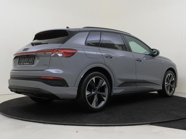 Audi Q4 e-tron 45 quattro S Edition 82 kWh | Panoramadak | Achteruitrijcamera | Navigatie | 20 inch lm velgen | Sportstoelen |