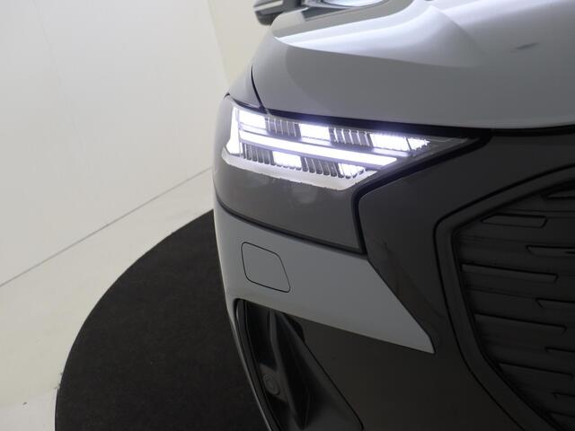 Audi Q4 e-tron 45 quattro S Edition 82 kWh | Panoramadak | Achteruitrijcamera | Navigatie | 20 inch lm velgen | Sportstoelen |