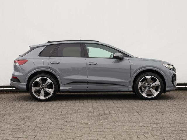 Audi Q4 e-tron S edition e-tron 45 82 kWh 210 kW / 286 PK Hatchba quattro | 21" Velgen | Pano | Trekhaak | Privacy glas |