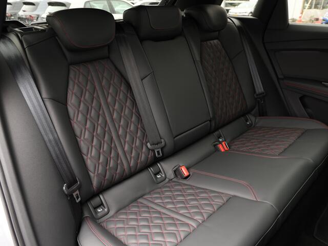 Audi Q4 e-tron S edition e-tron 45 82 kWh 210 kW / 286 PK Hatchba quattro | 21" Velgen | Pano | Trekhaak | Privacy glas |