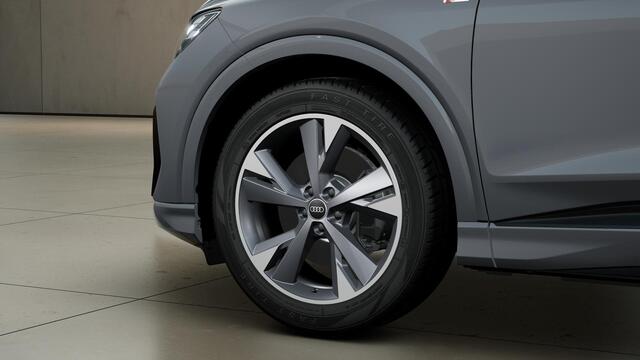 Audi Q4 e-tron 45 quattro S Edition 82 kWh achteruitrijcamera, comfortpakket plus, privacy glass, optiekpakket zwart plus