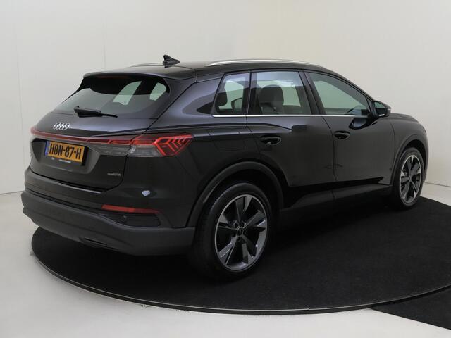 Audi Q4 e-tron 45 quattro S Edition 82 kWh | lederen bekleding | 20 inch LM velgen | Achteruitrijcamera | Verwarmbare voorstoelen | Elek. bedienbare achterklep