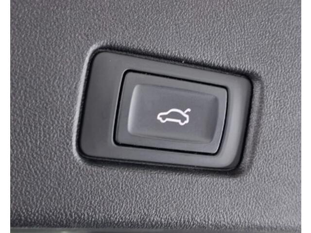 Audi Q4 e-tron 35 Launch edition Advanced 55 kWh Trekhaak / Navigatie / Camera