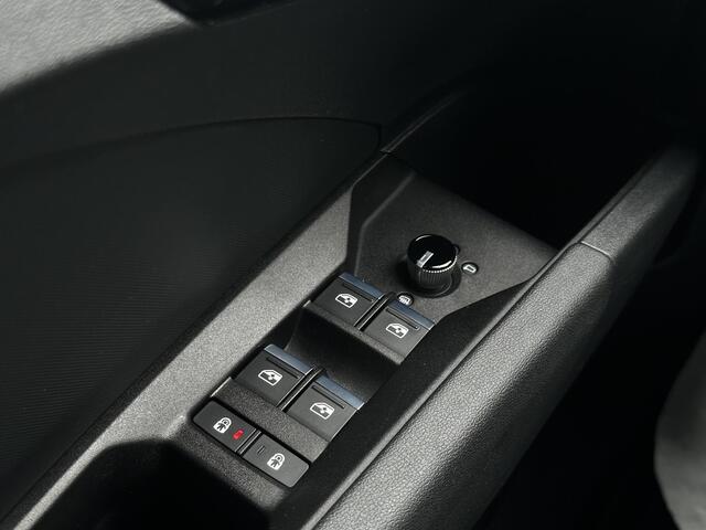 Audi Q4 e-tron 40 Launch edition S Competition 77 kWh | Trekhaak | Led | Voorverwarming | Stoelverwarming | Pano | Head-up display |