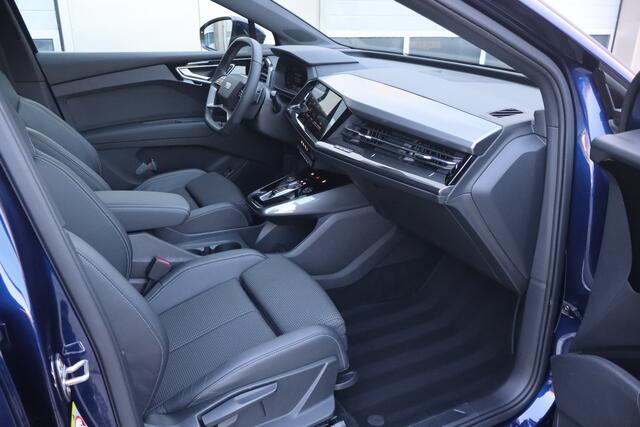 Audi Q4 e-tron 40 Launch edition S Competition 77 kWh - NL- Auto!! Pano I Camera I Stoelverw