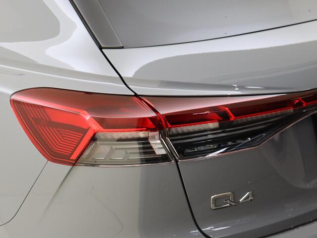 Audi Q4 e-tron 40 S edition 77 kWh | S-line in- en exterieur | Optiekpakket zwart | Elek. inklapbare buitenspiegels | Navigatie | Achteruitrijcamera