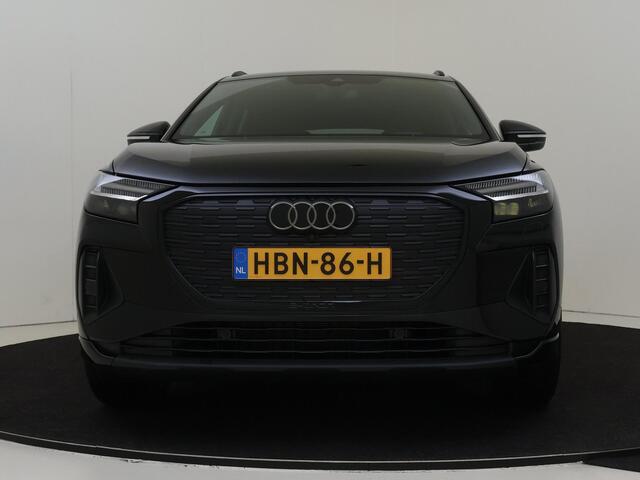 Audi Q4 e-tron 45 quattro Advanced edition 82 kWh | Achteruitrijcamera | LED matrix verlichting | Stoelverwarming | Navigatie Plus | Adaptieve cruise control | CarPlay | Elektrische achterklep |