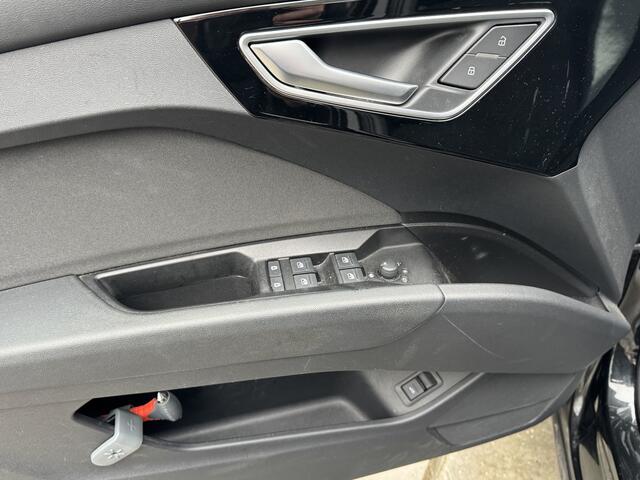 Audi Q4 e-tron 35 Edition 55 kWh Stoelverwarming Navigatie 19" LMV Trekhaak Elektrische klep Audi Sound