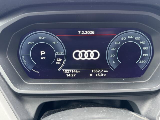 Audi Q4 e-tron 35 Edition 55 kWh Stoelverwarming Navigatie 19" LMV Trekhaak Elektrische klep Audi Sound