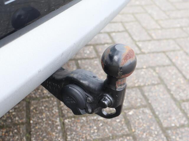 Audi Q4 e-tron 40 LAUNCH EDITION ADVANCED 77KWH + WEGKL. TREKHAAK | SPORTSTOELEN | ADAPTIVE CRUISE | CARPLAY | STOELVERW.