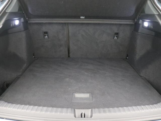 Audi Q4 e-tron 40 Launch edition Advanced 77 kWh 204PK Aut. SOH 95%, Warmtepomp, Dynamic Chassis, Adaptieve Cruise, Elektr. Achterklep, Clima, Matrix LED-Verlichting, 19" LM Velgen