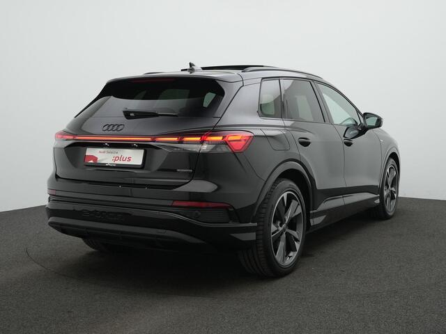 Audi Q4 e-tron 45 Quattro S Edition 82 kWh 286 pk / S-Line | Panoramadak | Matrix LED | Stoelverwarming | Navigatie