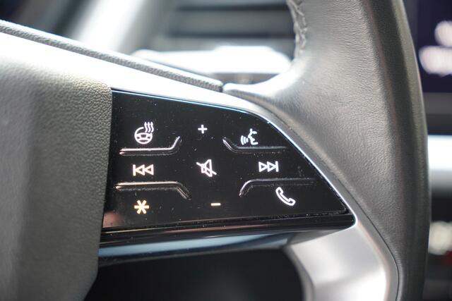 Audi Q4 e-tron 35 Launch edition 55 kWh / SOH 90,7% / BTW / Camera / Verwarmd Stuur / Camera /