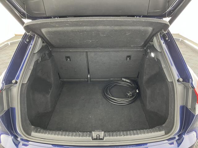 Audi Q4 e-tron 40 Advanced edition 77 kWh [ 3-Fase ] {SOH-92%} (INCL.BTW) Aut.*HEAT-PUMP | NAVI-FULLMAP | MATRIX-LED | KEYLESS | AUDI-SOUND | DIGI-COCKPIT | DAB | CARPLAY | HEATED-SPORTSEATS | PRIVACYGLASS | CRUISE | 19''ALU*