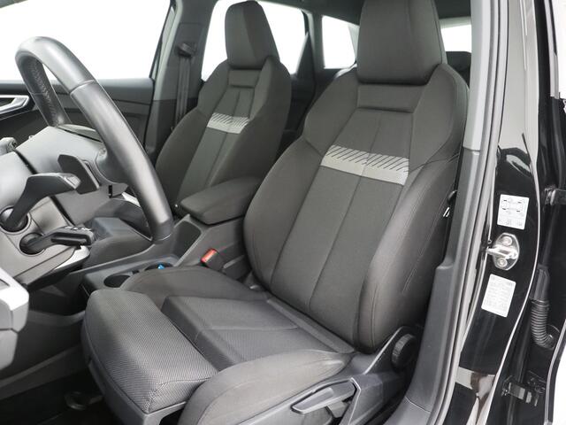 Audi Q4 e-tron 40 Edition 82 kWh | Stoelverwarming | Cruise | Climate | Carplay | Zwarte Hemel | DAB | PDC