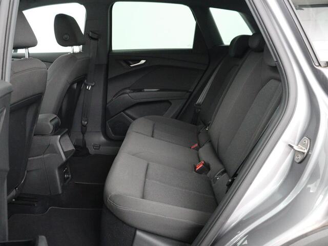 Audi Q4 e-tron 35 Launch edition 55 kWh | Warmtepomp | Stoelverwarming | Carplay | Full LED | 19'' | Navigatie | Parkeerhulp | DAB | Climate control | Cruise control | Bluetooth