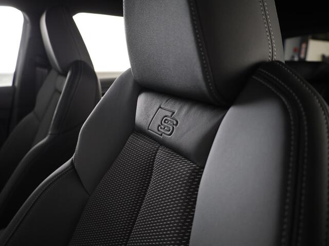 Audi Q4 e-tron 45 quattro S Edition Competition 82 kWh Ambient Light | Achteruitrijcamera | Apple Carplay | Zwart optiek pakket | Adaptive cruise control |