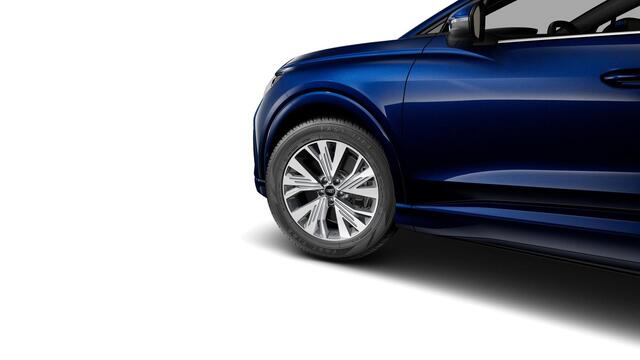 Audi Q4 e-tron 40 Advanced edition 77 kWh Comfortpakket - MMI navigatie pro - Assistentiepakket advanced - Veiligheidspakket plus - Warmtepomp - Stoelverwarming - elektrische achterklep - Privacy glas -