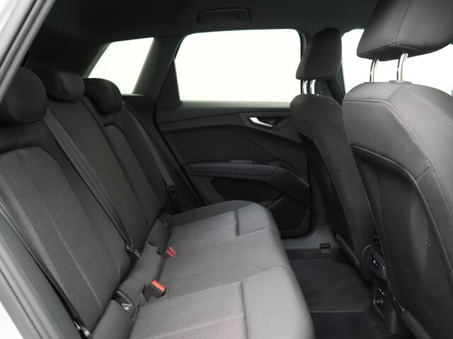 Audi Q4 e-tron 50 quattro Advanced edition 77 kWh 300pk Dealer O.H. | Apple Carplay | Voorstoelen Verwarmd | Navigatie Plus | 19"L.M | LED | Cruise Control | DAB | Virtual |