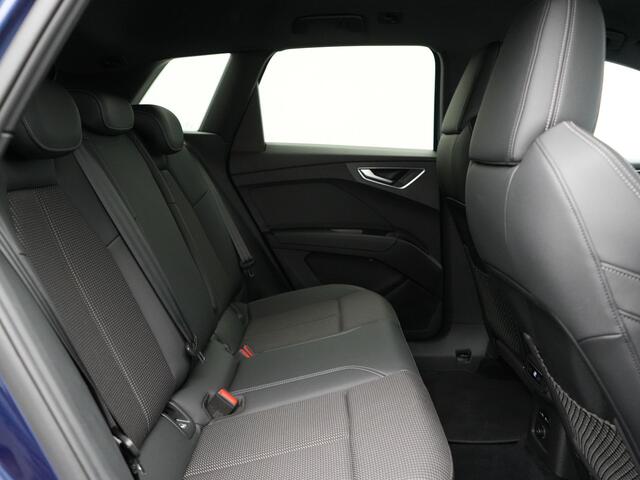 Audi Q4 e-tron 40 Advanced edition 77 kWh 204pk Dealer O.H. | S-Line Interieur | Trekhaak Af Fabriek | Adaptive Cruise | Camera | Blis | Sportstoelen Verwarmd | Apple Carplay | Navigatie | DAB |