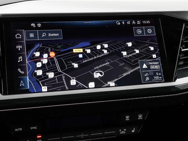 Audi Q4 e-tron 40 S edition 77 kWh · SOH 97,4% · Panoramadak · Camera · Head-Up Display · Stoelverwarming · Apple/Android Car Play · Adaptive Cruise Control · 20"Velgen ·