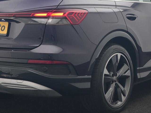 Audi Q4 e-tron 45 S Line 82 kWh 286pk Dealer O.H. | Trekhaak Af Fabriek | Panodak | Adaptive Cruise | Warmtepomp | Camera | Sonos Audio | Sportstoelen Verwarmd | Keyless | Blis | Apple Carplay | Navigatie | DAB |