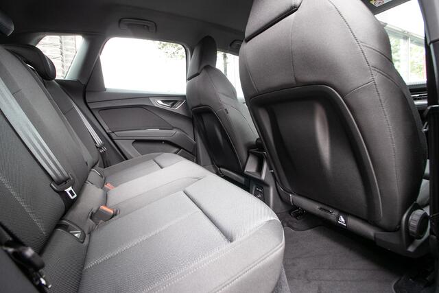 Audi Q4 e-tron 40 Advanced edition 77 kWh | Sportstoelen | 19" LMV | Adapt cruise | Camera |