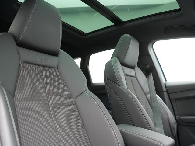 Audi Q4 e-tron 45 Quattro S Line 82 kWh 265pk Dealer O.H. | Trekhaak Af Fabriek | Panodak | Adaptive Cruise | Camera | Sportstoelen Memory & Verwarmd | Sfeerverlichting | Keyless | Navigatie | DAB |