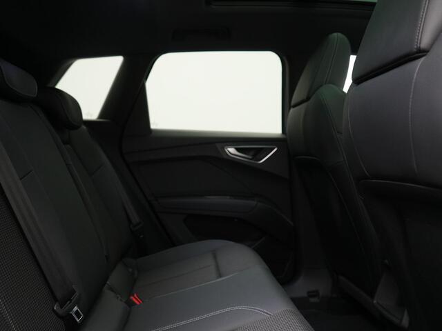 Audi Q4 e-tron 45 Quattro S Line 82 kWh 265pk Dealer O.H. | Trekhaak Af Fabriek | Panodak | Adaptive Cruise | Camera | Sportstoelen Memory & Verwarmd | Sfeerverlichting | Keyless | Navigatie | DAB |